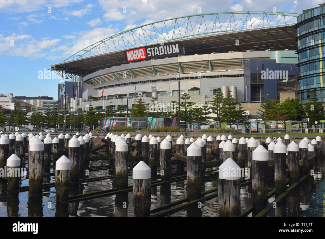 Vista esterna del multi-purpose sport e divertimento Marvel Stadium di Docklands Melbourne. Foto Stock