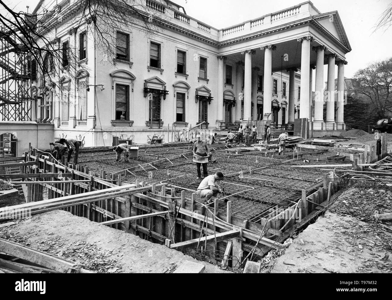 Vista l'angolo nord-est della Casa Bianca durante il periodo di ristrutturazione, 11/06/1950 Foto Stock