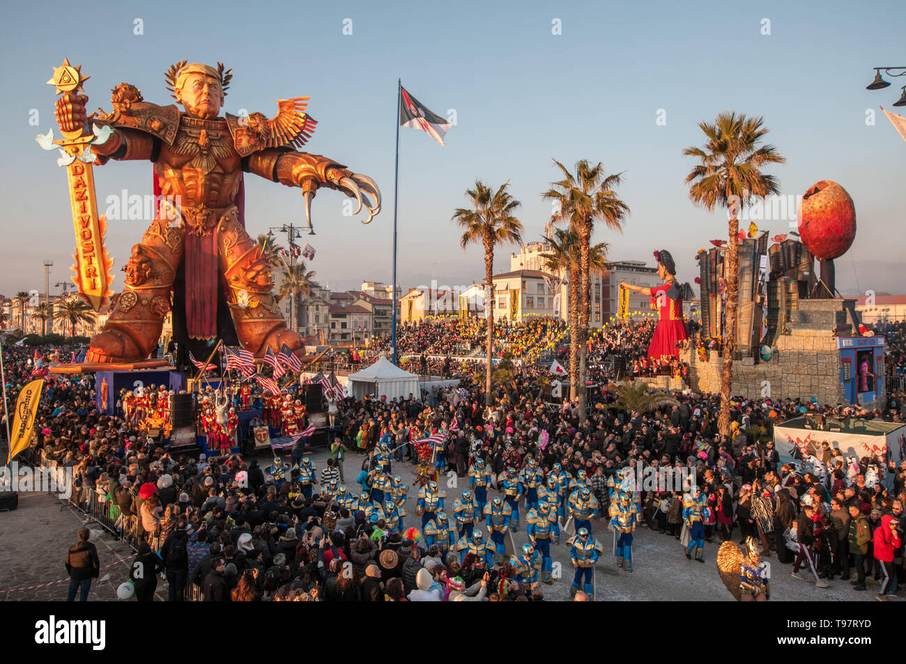 Fabrizio Galli. Il carro dedicato a Donald Trump durante la sfilata Foto Stock