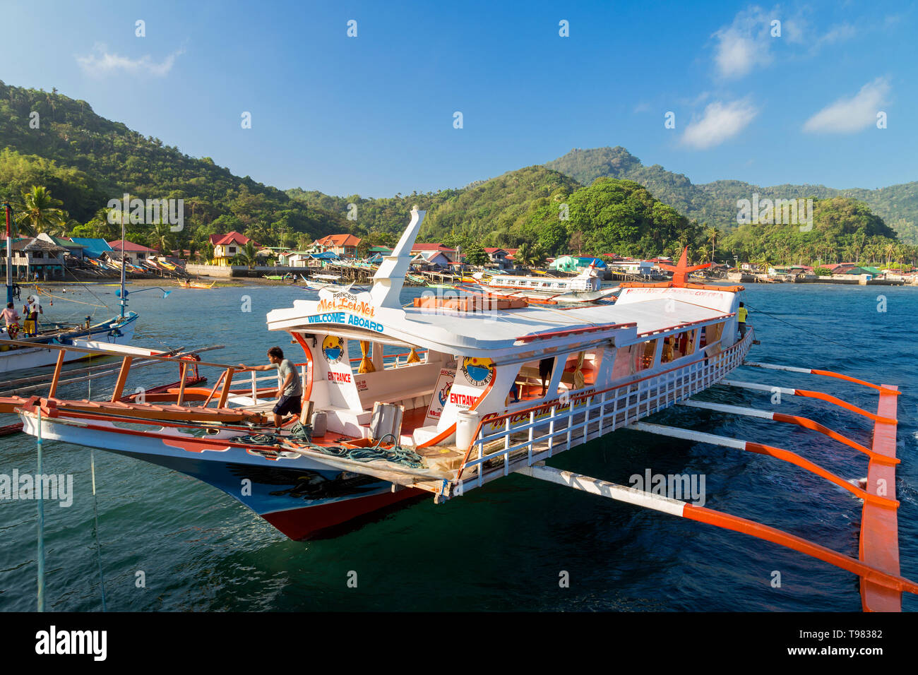 Nave passeggeri in Anilao, Filippine Foto Stock