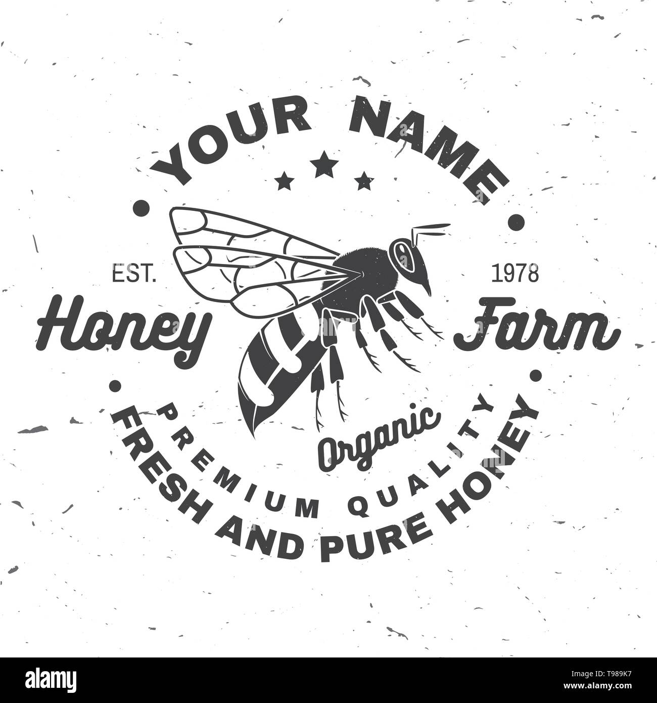 Honey Farm badge. Illustrazione Vettoriale. Concetto di t-shirt, stampare il timbro o il raccordo a t. Vintage design tipografia con bee silhouette. Design retrò per il miele delle api azienda agricola. Fresco e puro miele Illustrazione Vettoriale