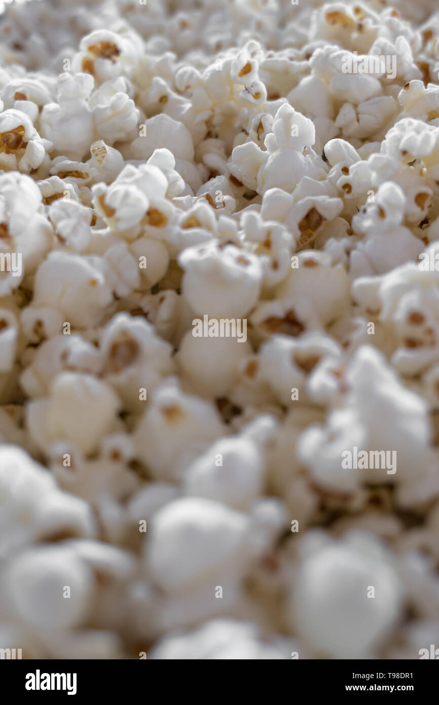 Il mais popcorn. Ideale per le texture, gli sfondi e i concetti. Messa a fuoco selettiva. Foto Stock
