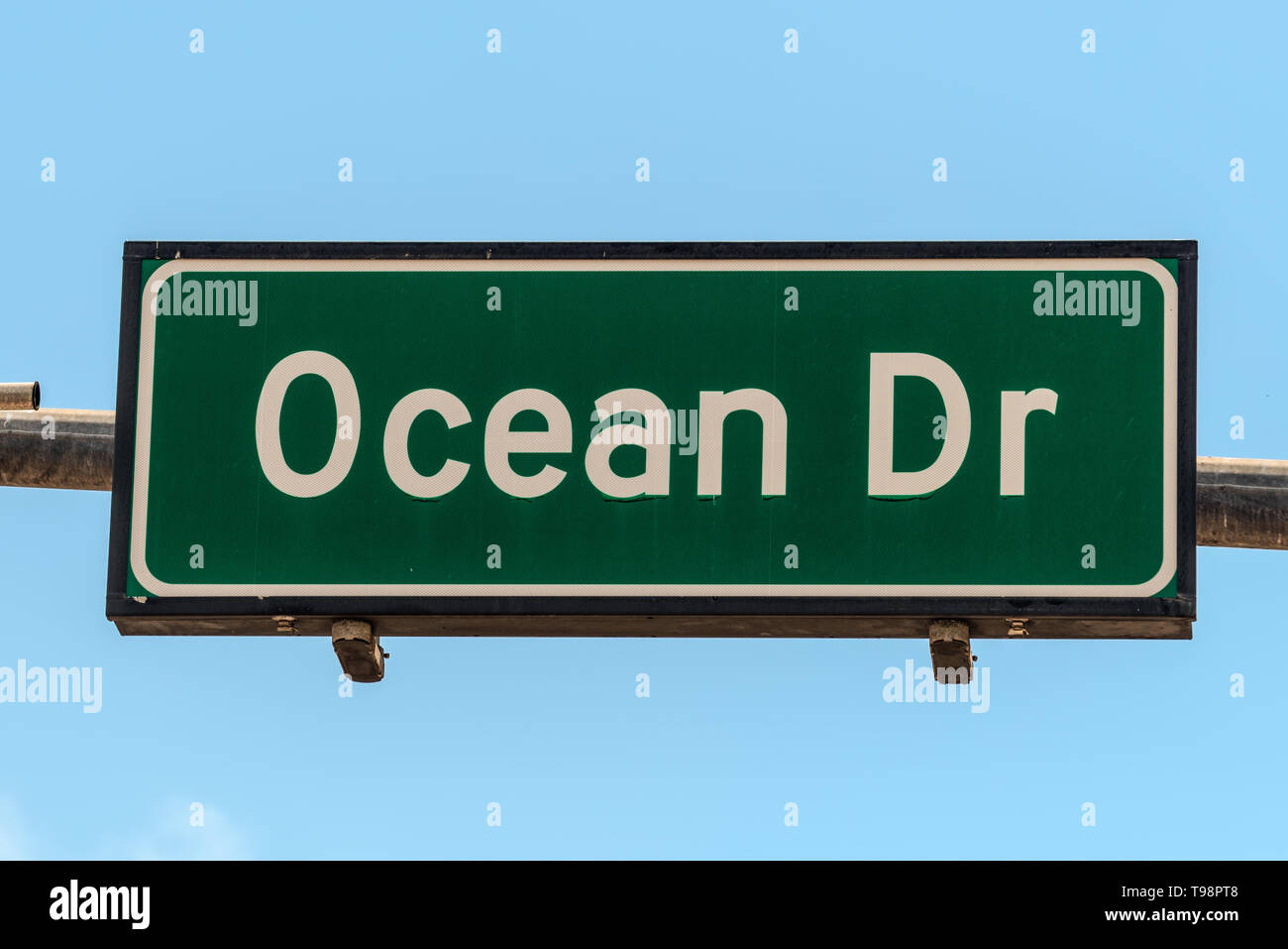 Un cartello stradale di strada famosa Ocean Drive in stile Art Deco a South Beach di Miami, Florida, Stati Uniti d'America Foto Stock