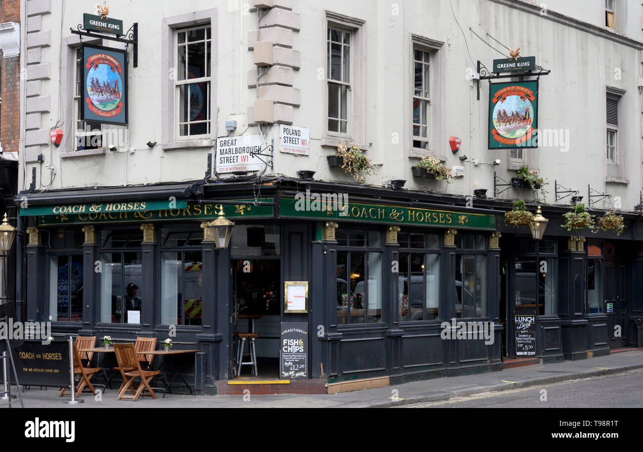 Il Pullman e cavalli pub sulla giunzione di Great Marlborough Street e la Polonia Street, Soho, Westminster, London, England, Regno Unito Foto Stock