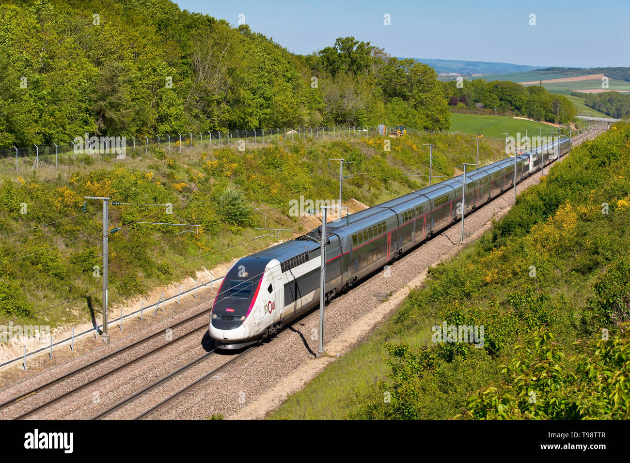 InOui TGV Duplex in Yonne, Borgogna, Francia Foto Stock