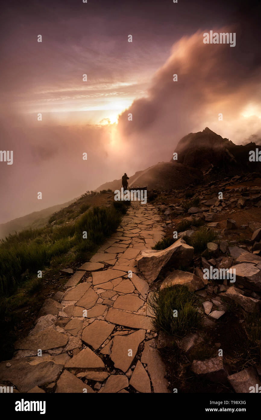 Pico do Arieiro al tramonto, sentiero escursionistico dalla stazione radio, Madera, stazione radio Pico do Arieiro, Portogallo Foto Stock