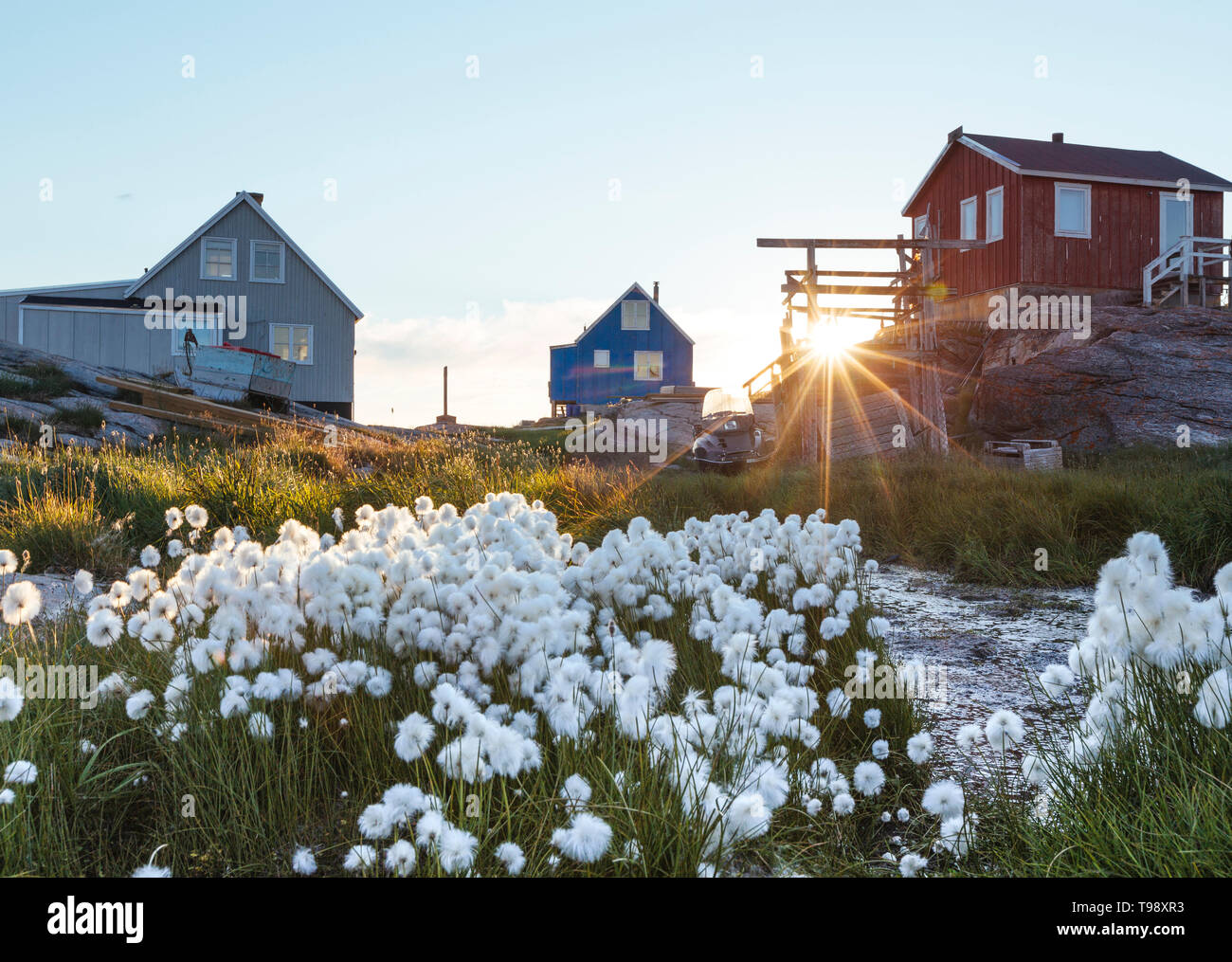 Villaggio nella baia di Disko A Midsummer, Groenlandia Foto Stock