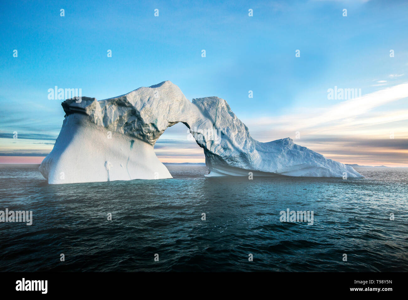 Iceberg nella baia di Disko su Midsummer, Groenlandia Foto Stock