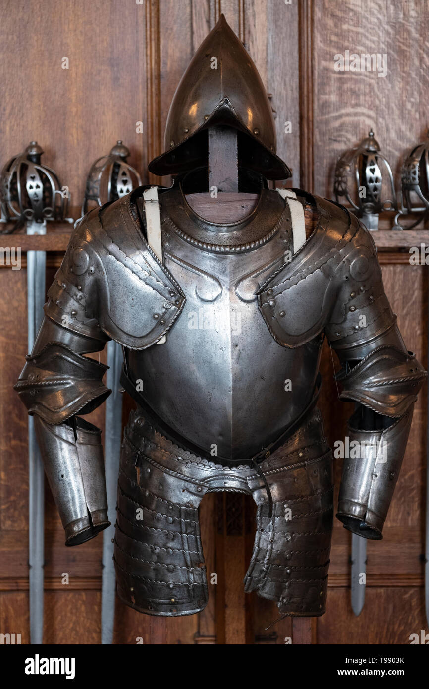 Armatura sul display presso la Grande Sala del Castello di Edimburgo in Scozia, Regno Unito Foto Stock