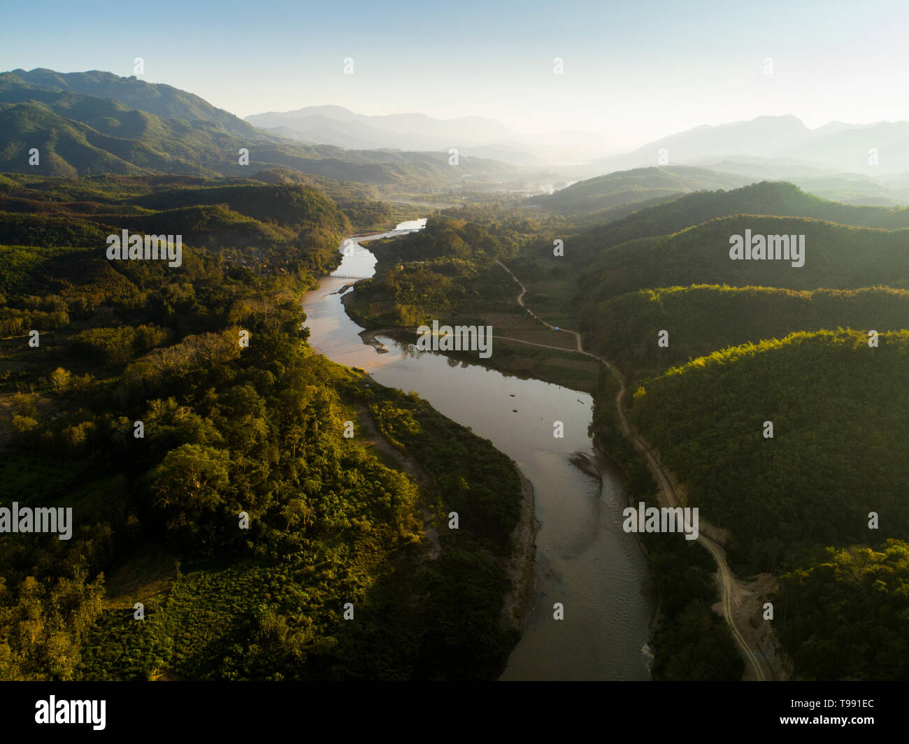 Il fiume Mekong e le montagne in Laos Foto Stock