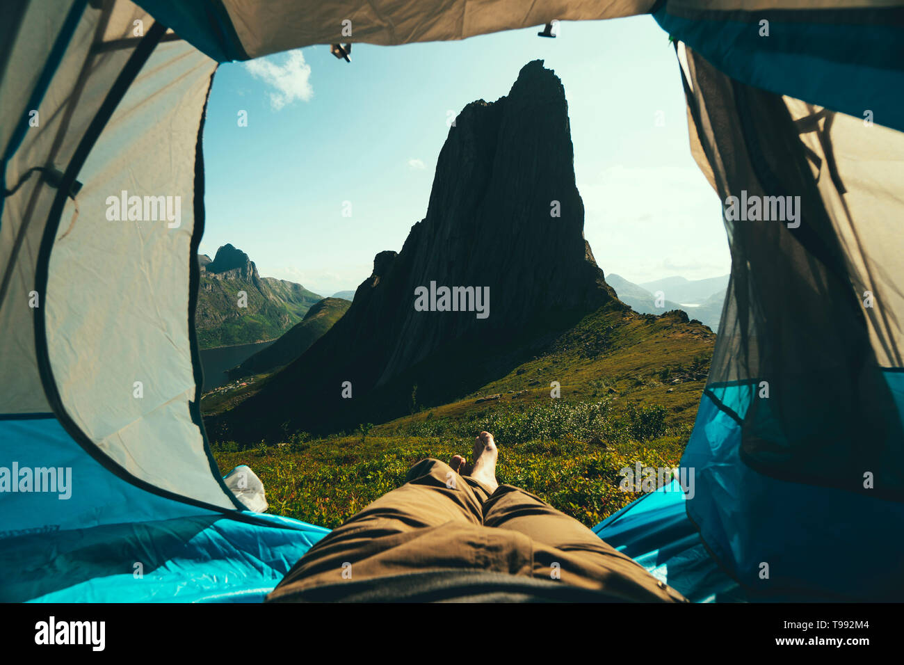 Segla montagna, Oyfjord, Mefjord, Senja, Norvegia Foto Stock