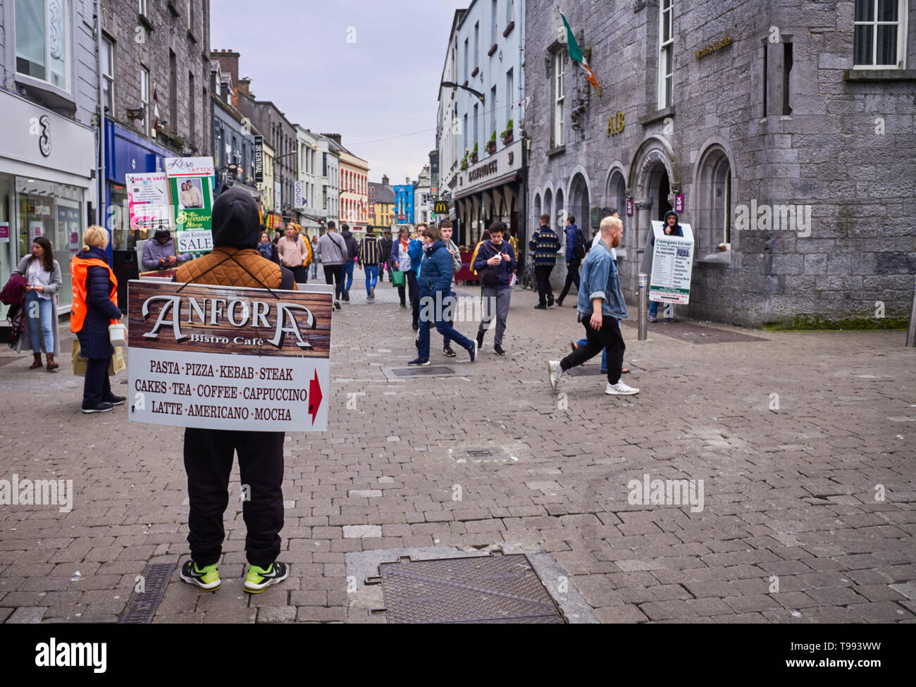 Mobile pannelli sandwich nel centro di Galway Foto Stock