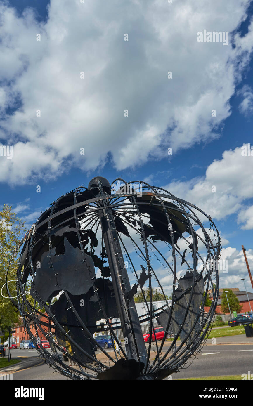 Il globo di Alcester presentato per commemorare la pace dopo WW2, Alcester, Vale of Evesham, England, Regno Unito, Europa Foto Stock