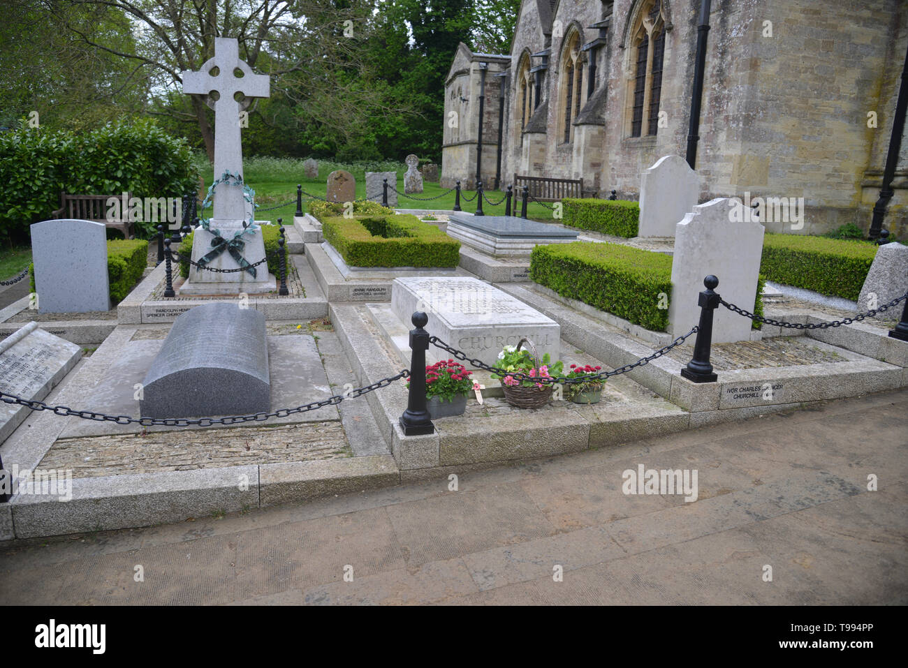Churchill tombe di famiglia nel cimitero di San Martino la chiesa in Oxfordshire village di Bladon Foto Stock
