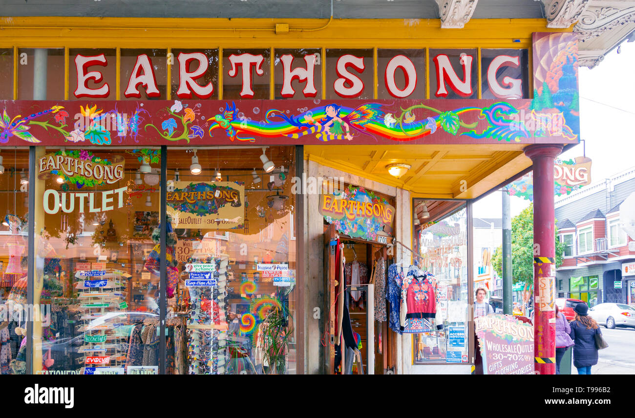 San Francisco, CA, Stati Uniti d'America, Ottobre 2016: esterno dell'annata Earthsong negozio di abbigliamento in su Haight-Ashbury Haight Street di San Francisco, CA Foto Stock