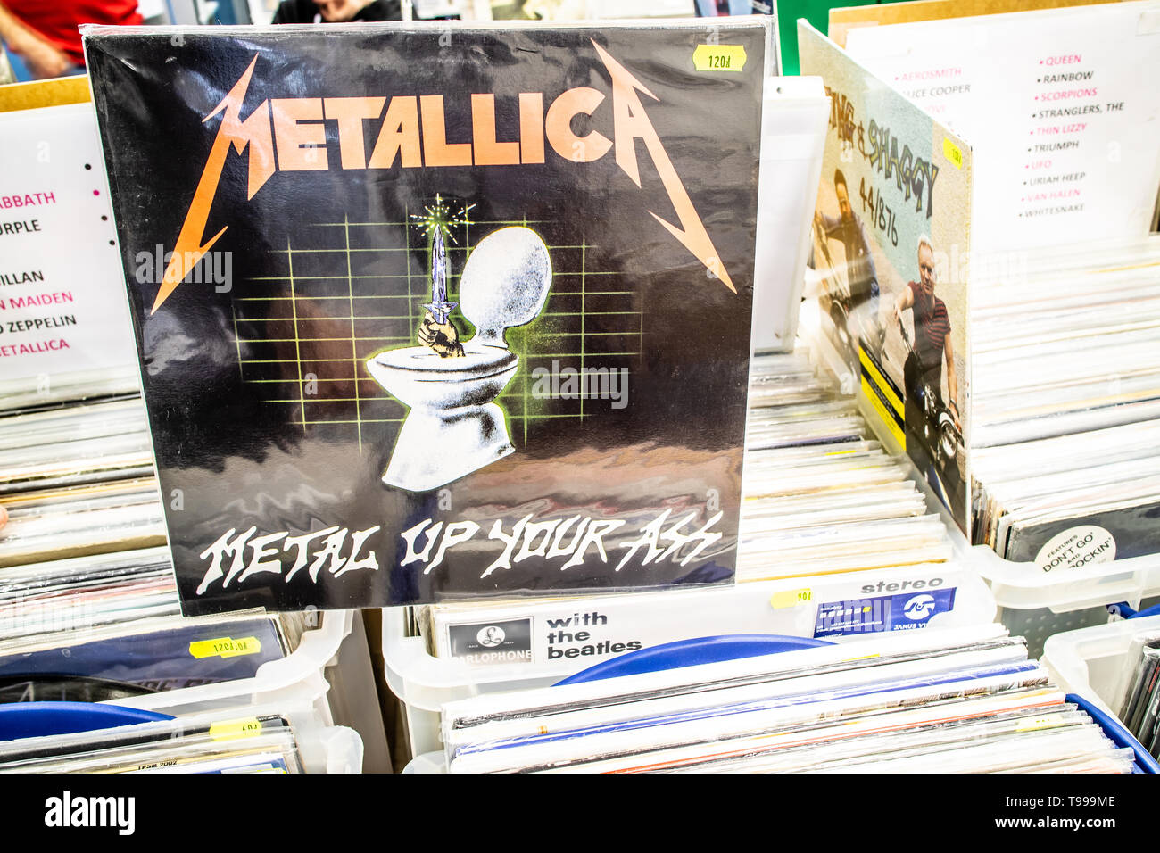 Nadarzyn, Polonia, 11 maggio 2019 Metallica album in vinile sul display per  la vendita, vinile, LP, Album rock, American heavy metal band, collezione  di vinili Foto stock - Alamy
