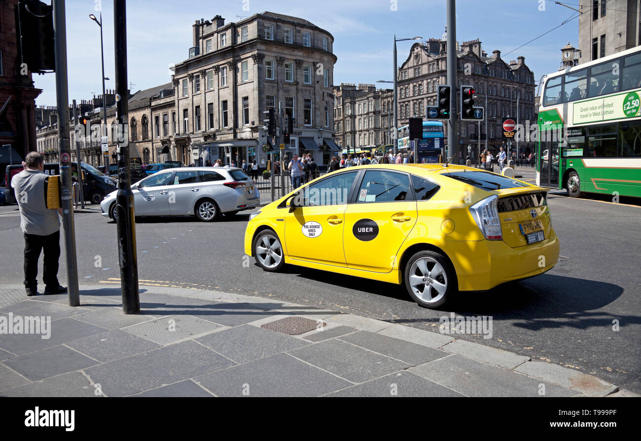 Uber taxi, noleggio privato, veicolo, Edimburgo, Scozia, Regno Unito Foto Stock