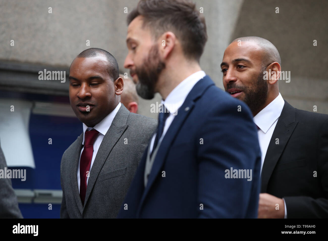 Pc Wayne Marques (sinistra) e Pc Leon McLeod (destra) arrivano a Old Bailey a Londra dove si darà prova all'inchiesta sul London Bridge e di Borough Market attacchi terroristici. Foto Stock