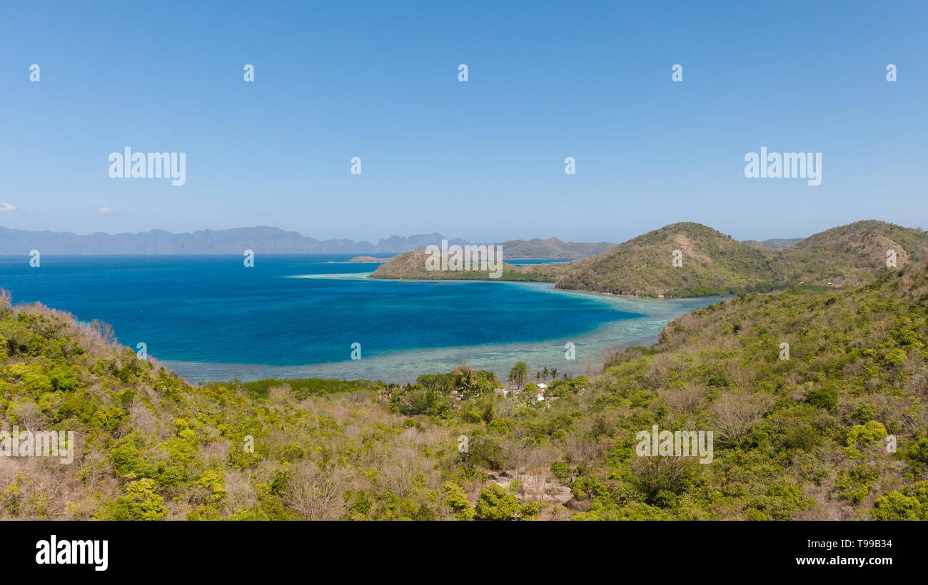 Isole dell'arcipelago: la malese con le lagune turchesi. La natura delle Filippine, vista dall'alto. Filippine, Palawan Foto Stock