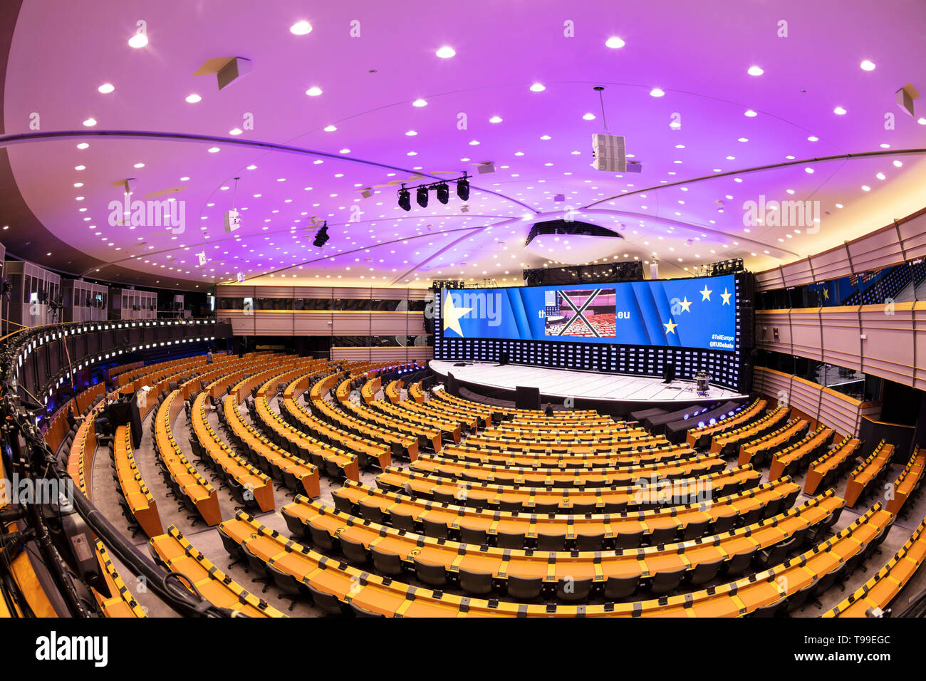 L'emiciclo interno o il Parlamento europeo camera, sala plenaria, Galleria dell'edificio del Parlamento Europeo a Bruxelles Belgio UE Europa Foto Stock
