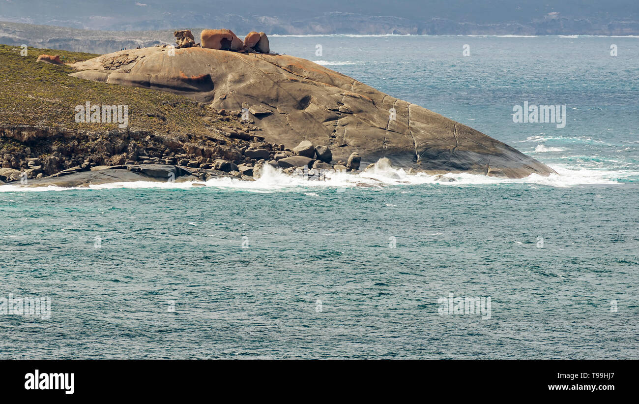 Bellissima vista del Remarkable Rocks battuti dalle onde del mare, Kangaroo Island, Australia Meridionale Foto Stock