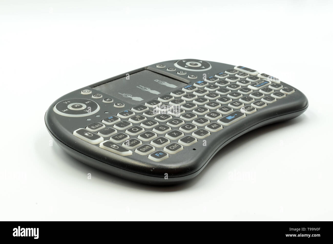 Questa è una acquisizione per android nero tastierino TV, questa foto è stata scattata in un studio luce e uno sfondo bianco Foto Stock