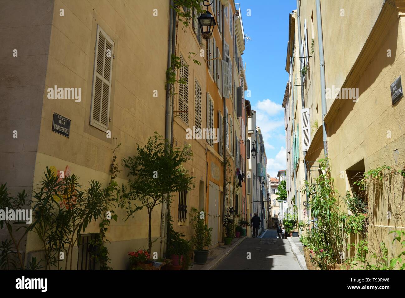 Il pittoresco e colorato le strade della città vecchia di Marsiglia, in estate. La Francia. Foto Stock