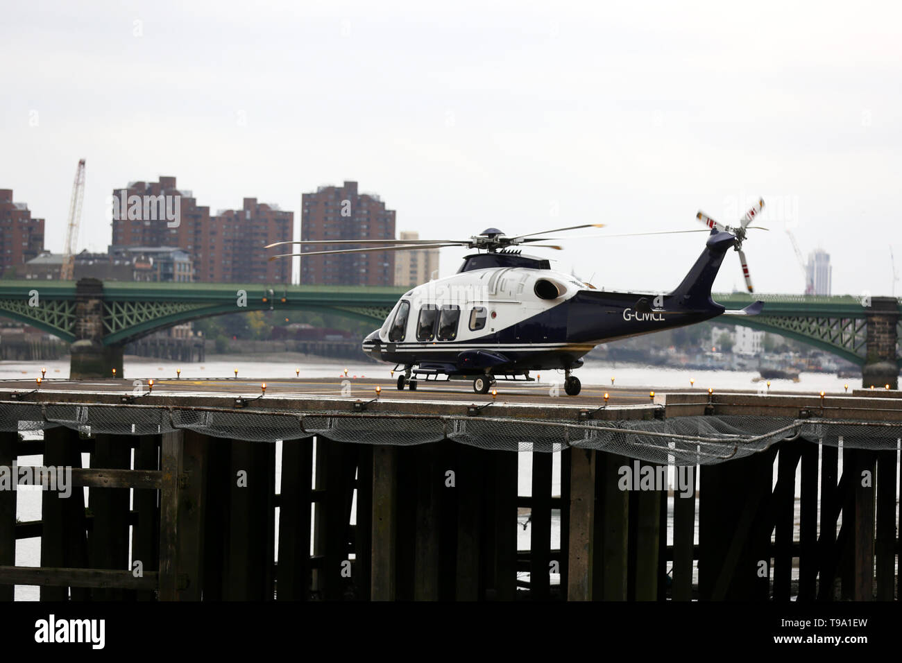 Viste generali di un elicottero in arrivo e in decollo a Londra eliporto di Battersea, Londra, Regno Unito. Foto Stock