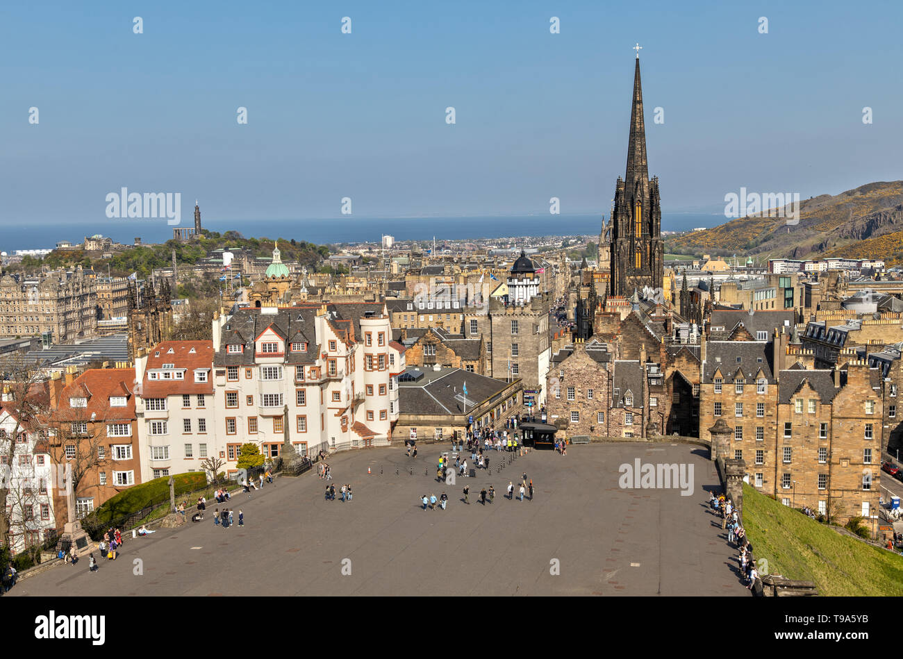 Vista sulla spianata e il mozzo a Edimburgo in Scozia Foto Stock