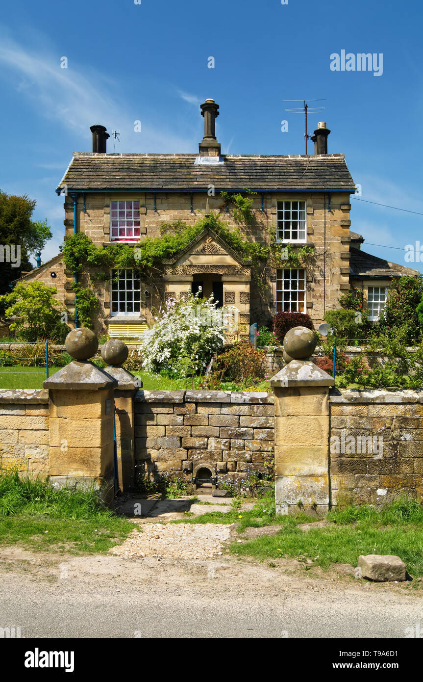 UK,Derbyshire,Peak District,Chatsworth Park,Edensor Cottage Foto Stock