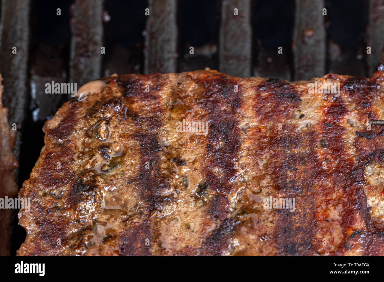Carne di agnello alla griglia, sfondo con spazio di copia Foto Stock