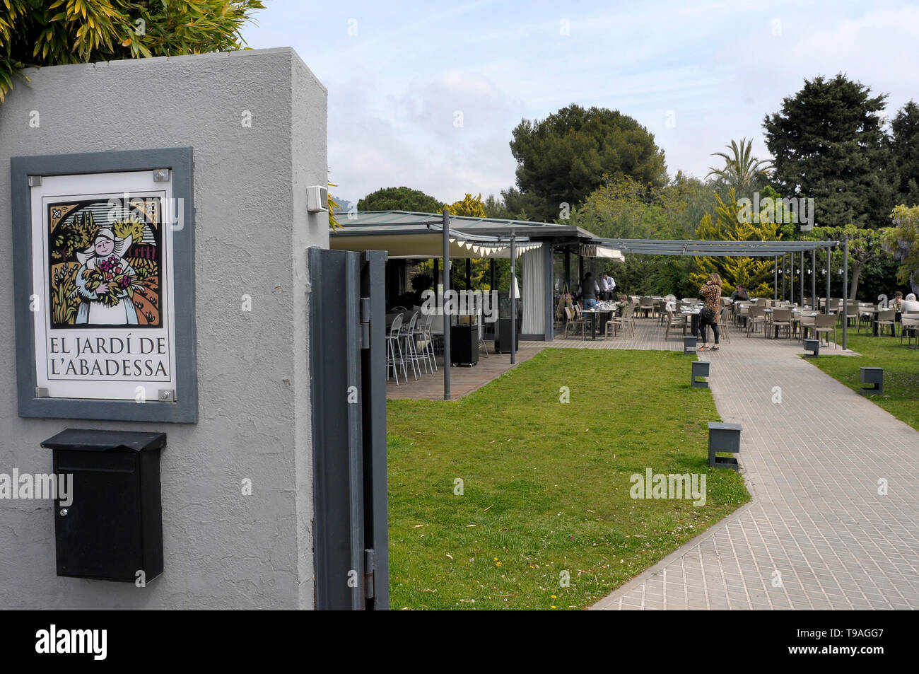 Il ristorante Jardí de l'Abadessa di un ampio terrazzo-giardino, uno spazioso, ideale per condividere in 'petit comité' Barcellona, Spagna, Foto Stock