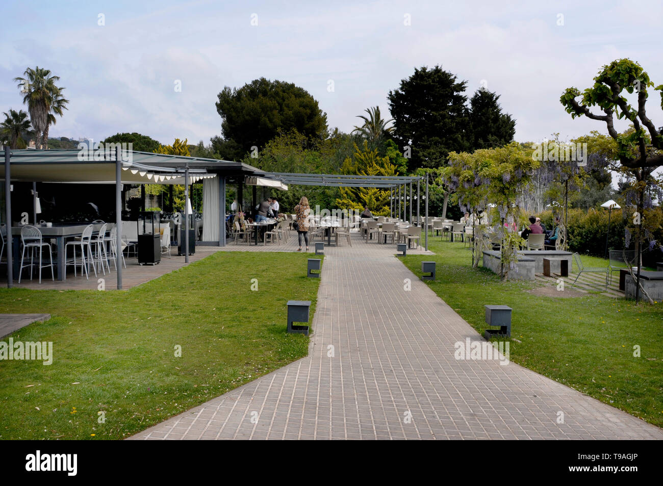 Il ristorante Jardí de l'Abadessa di un ampio terrazzo-giardino, uno spazioso, ideale per condividere in 'petit comité' Barcellona, Spagna, Foto Stock