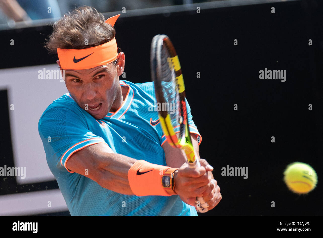 Roma, Italia. Il 17 maggio 2019. Rafael Nadal (ESP) in azione contro Fernando Verdasco (ESP) durante il trimestre partita finale a Internazionali BNL d'Italia Italian Open al Foro Italico, Roma, Italia il 17 maggio 2019. Credit: UK Sports Pics Ltd/Alamy Live News Foto Stock