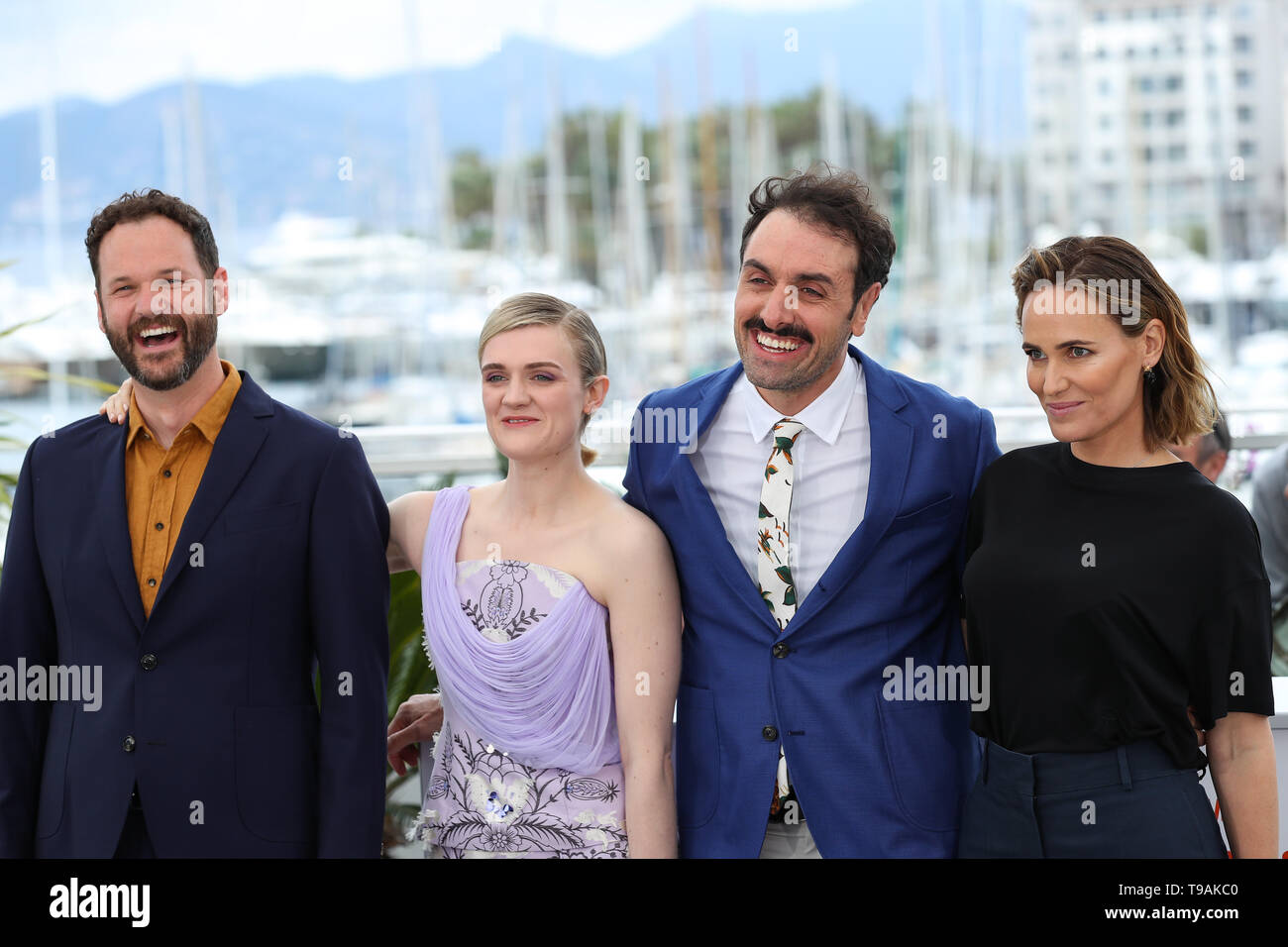 Cannes, Francia. Il 17 maggio 2019. (L-R) Kyle Marvin, Gayle Rankin, Michael Angelo Covino e Judith Godreche pongono durante un photocall per il film "La Salita' vagliati in sede Onu certo riguardo la sezione durante la 72a Cannes Film Festival di Cannes, Francia, 17 maggio 2019. Credito: Zhang Cheng/Xinhua/Alamy Live News Foto Stock