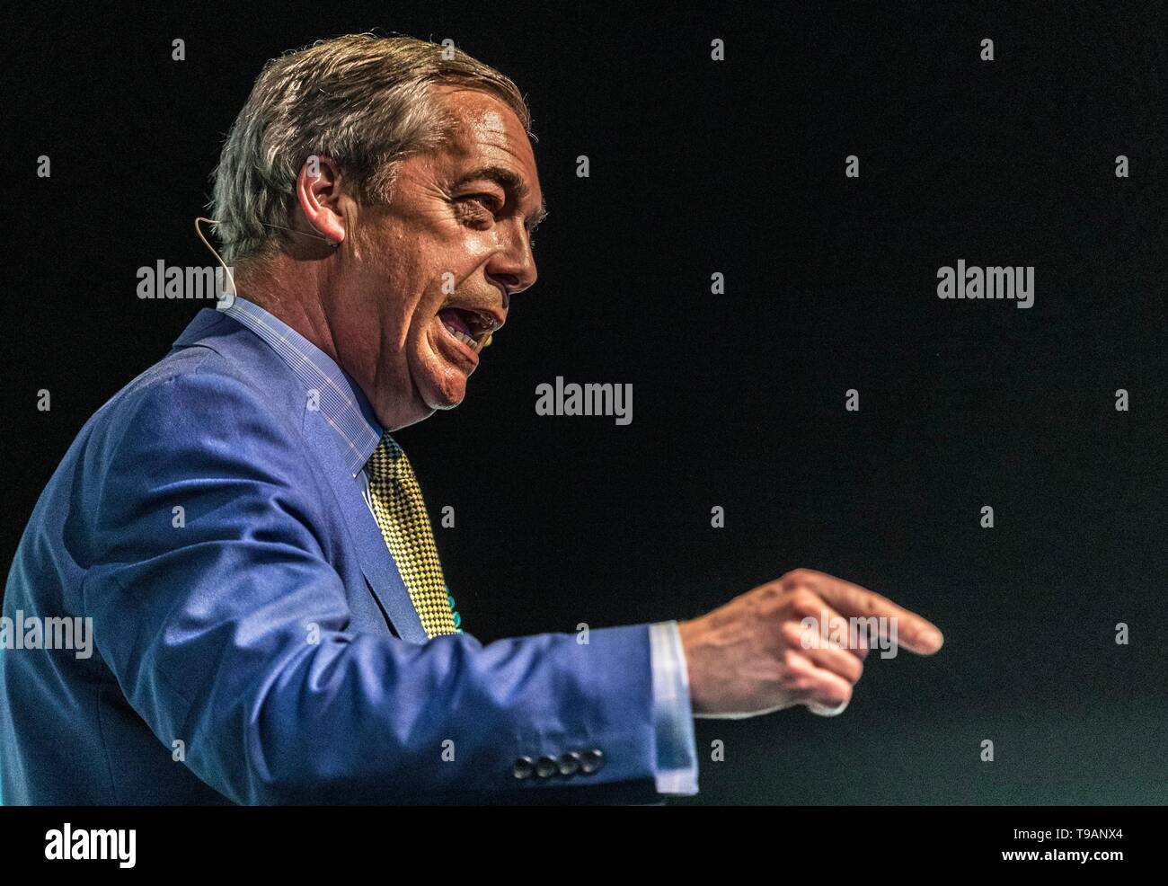 Edinburgh, Regno Unito. Il 17 maggio 2019. Il Brexit partito tiene un rally al Corn Exchange in Edinburgh frequentato da leader del partito Nigel Farage Credito: ricca di Dyson/Alamy Live News Foto Stock