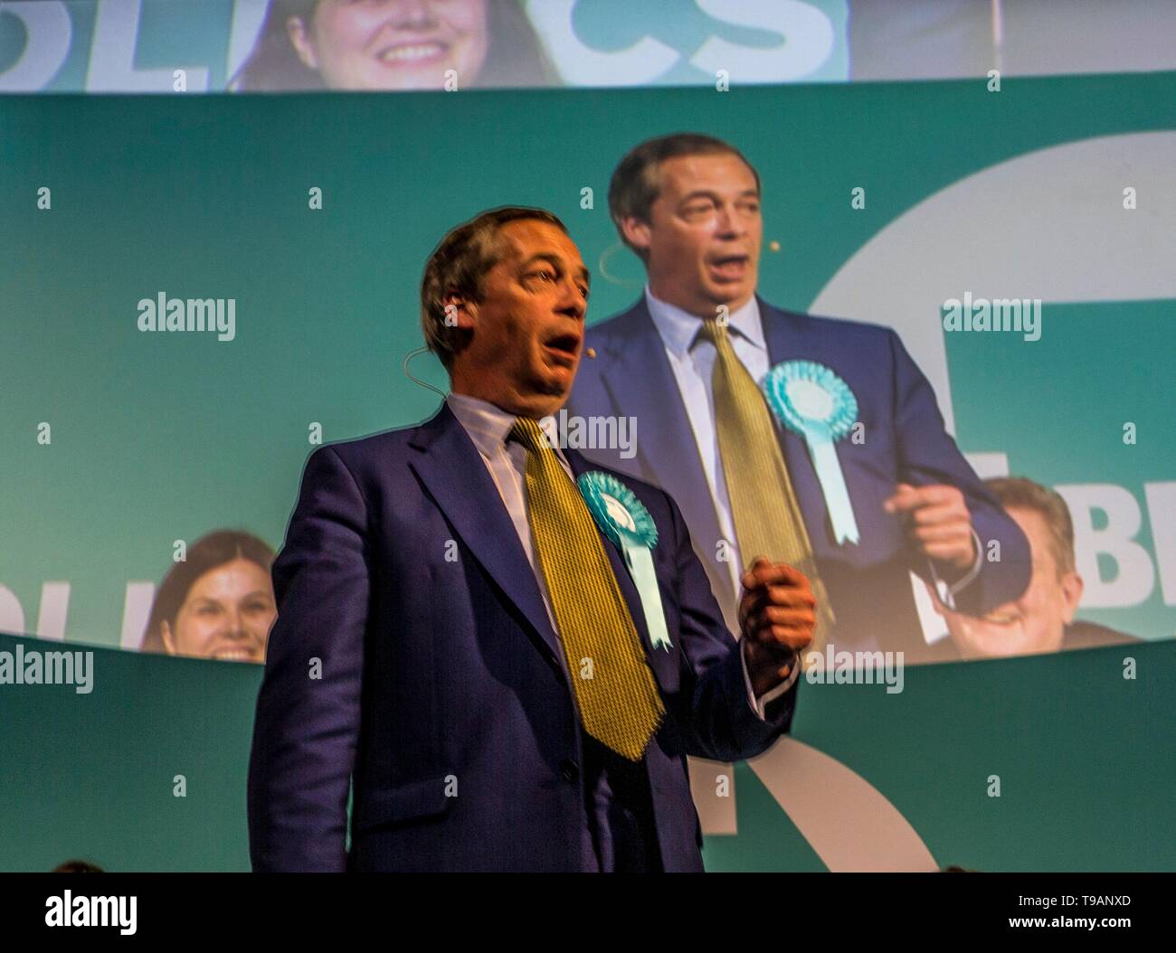 Edinburgh, Regno Unito. Il 17 maggio 2019. Il Brexit partito tiene un rally al Corn Exchange in Edinburgh frequentato da leader del partito Nigel Farage Credito: ricca di Dyson/Alamy Live News Foto Stock