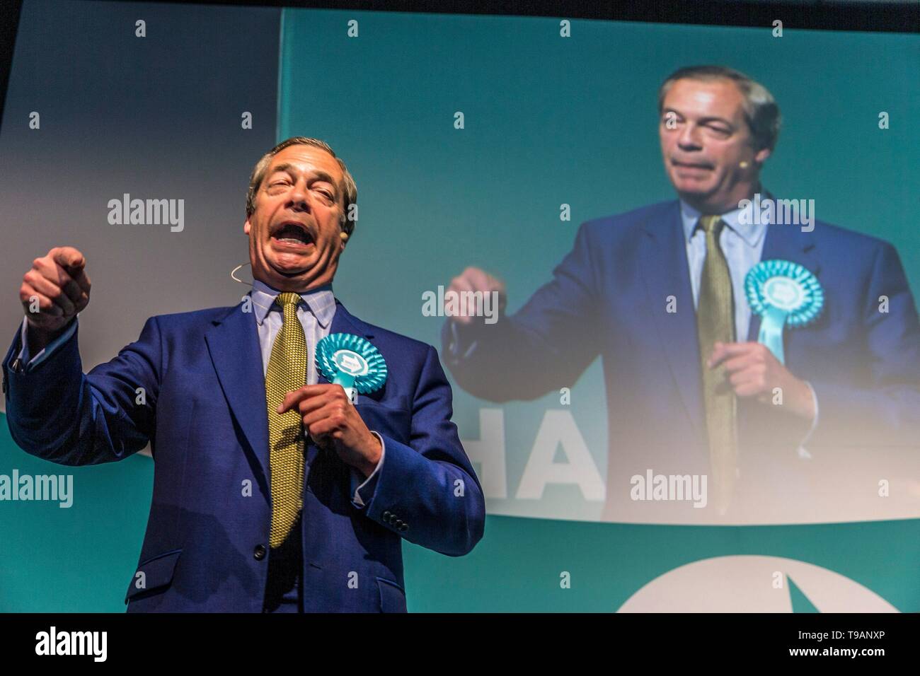 Edinburgh, Regno Unito. Il 17 maggio 2019. Il Brexit partito tiene un rally al Corn Exchange in Edinburgh frequentato da leader del partito Nigel Farage Credito: ricca di Dyson/Alamy Live News Foto Stock