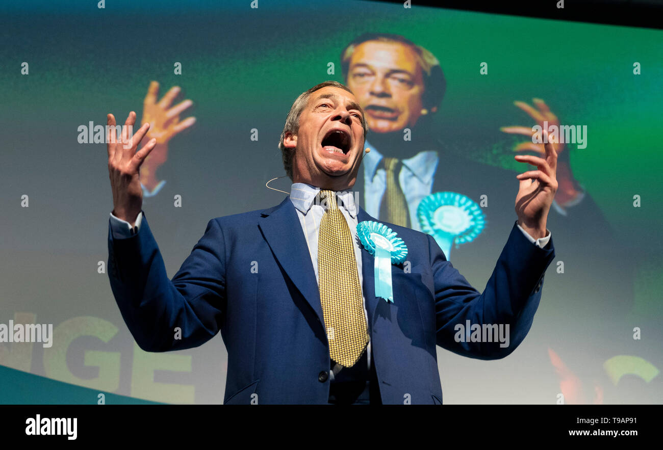 Edimburgo, Scozia, Regno Unito. Il 17 maggio 2019. Nigel Farage a Edimburgo per un rally con la Brexit del partito Unione dei candidati alle elezioni. Tenuto presso Il Corn Exchange nella città. Credito: Iain Masterton/Alamy Live News Foto Stock
