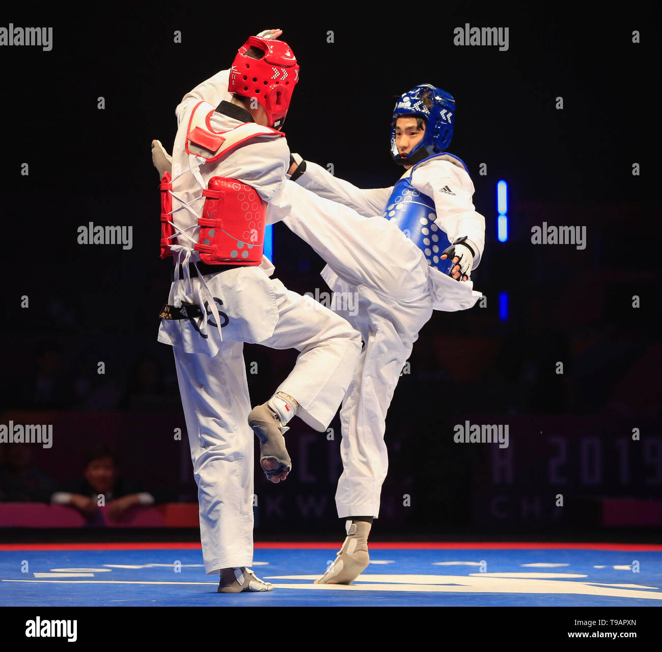 Nazionale Centro Taekwondo, Manchester, Regno Unito. Il 17 maggio 2019. Taekwondo Campionati del Mondo, giorno 3; Jun-seo Bae (KOR) in azione durante il suo -54kg del campionato del mondo di Final Bout contro Georgy Popov (RUS) Credito: Azione Sport Plus/Alamy Live News Foto Stock