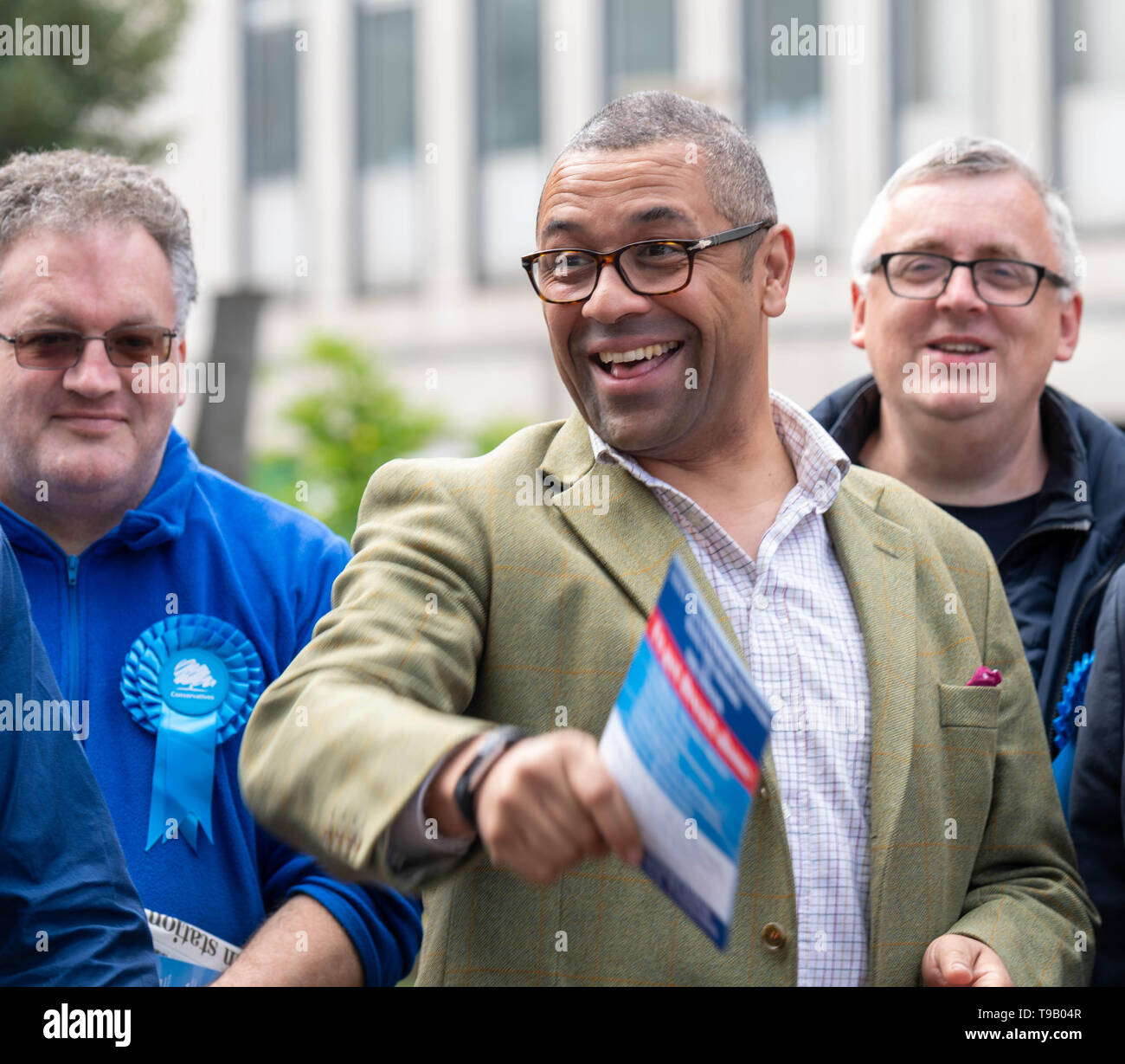 Brentwood, Essex, Regno Unito. Il 18 maggio 2019. James sapientemente TD, VR, MP, Sottosegretario di Stato per la chiusura dell'Unione europea di campagna elettorale con candidati conservatori per l'Euro elezioni in Brentwood Essex Credit: Ian Davidson/Alamy Live News Foto Stock