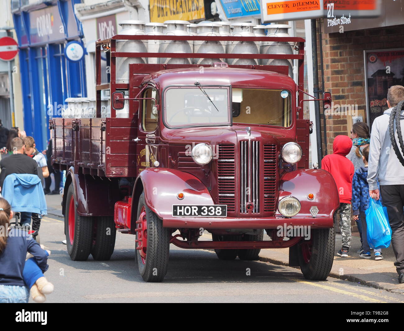 Faversham Kent, Regno Unito. 18 Maggio, 2019. Xxv Faversham Weekend di trasporto: il primo giorno di questo trasporto annuale festival involucro mostra una gamma di autobus vintage e trasporto commerciale. Credito: James Bell/Alamy Live News Foto Stock