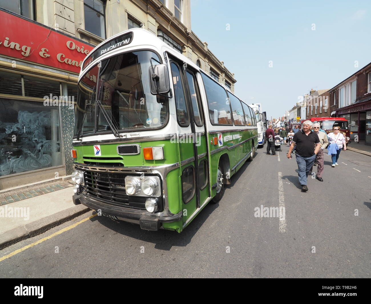 Faversham Kent, Regno Unito. 18 Maggio, 2019. Xxv Faversham Weekend di trasporto: il primo giorno di questo trasporto annuale festival involucro mostra una gamma di autobus vintage e trasporto commerciale. Credito: James Bell/Alamy Live News Foto Stock