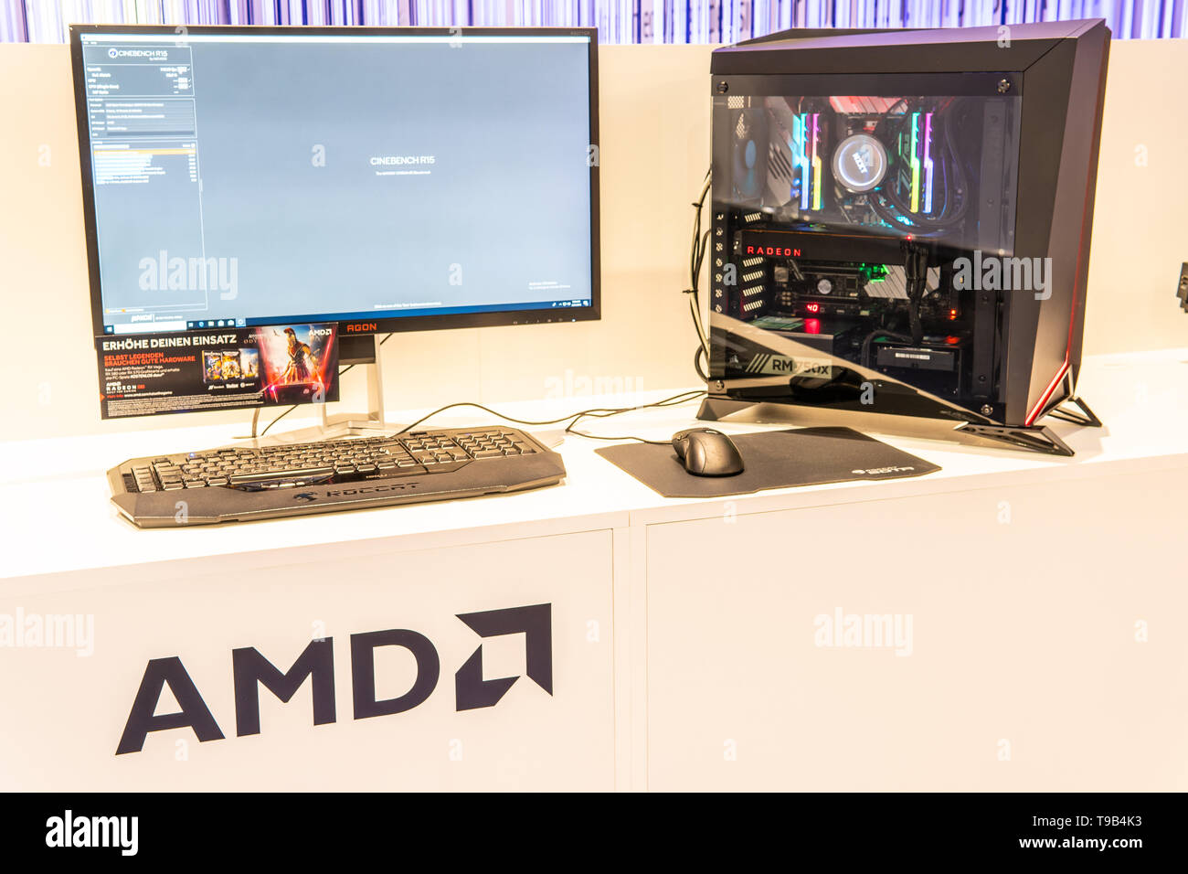 Berlino, Germania, 31 agosto 2018, AMD PC Computer con CPU Ryzen, RADEON GPU schede grafiche di AMD mostra showroom di innovazioni globali mostrano IFA Foto Stock
