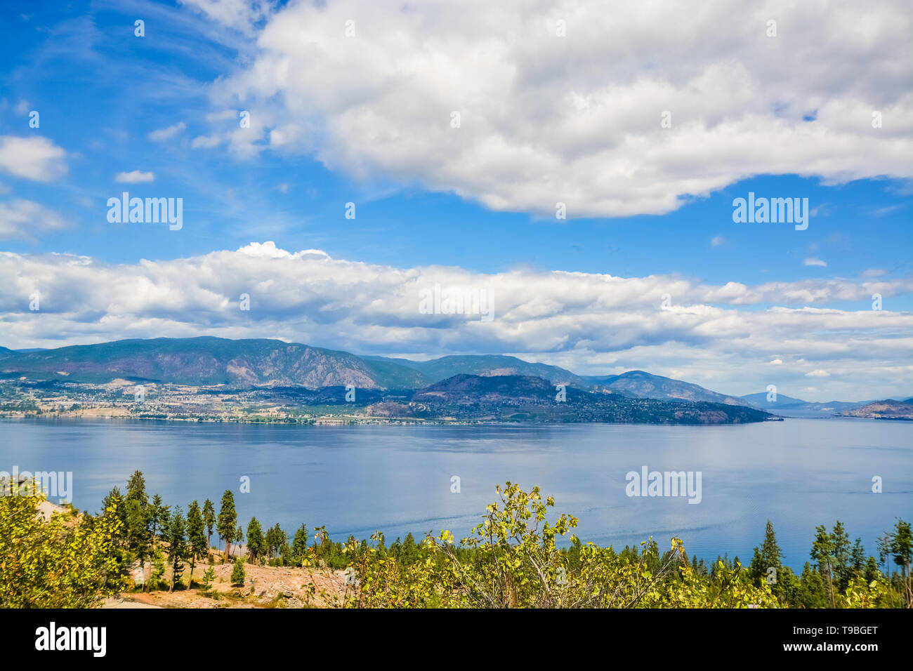 Bellissima vista del lago Okanagan sul giorno di estate. Foto Stock