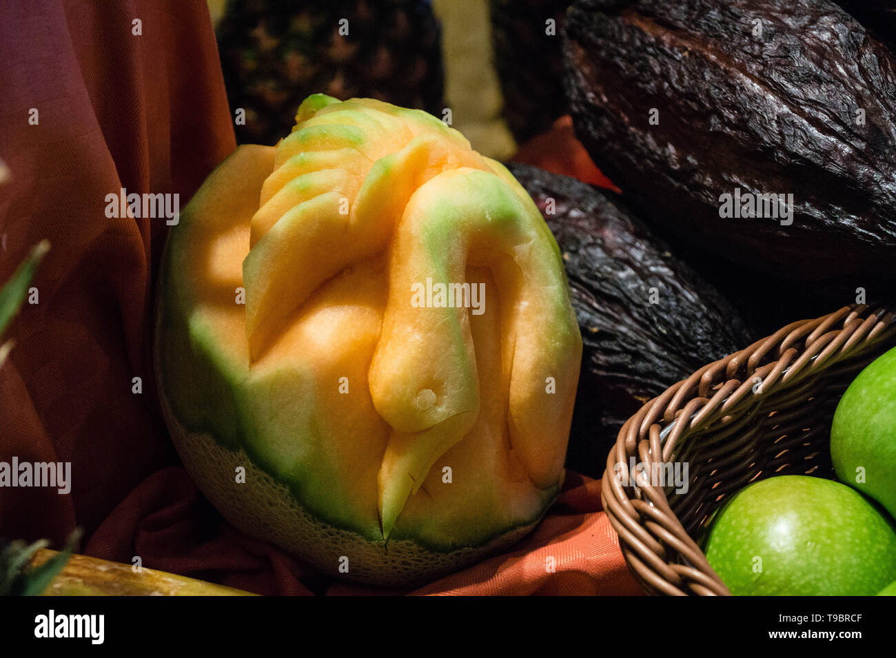 Perfetta la scultura di frutta Foto Stock
