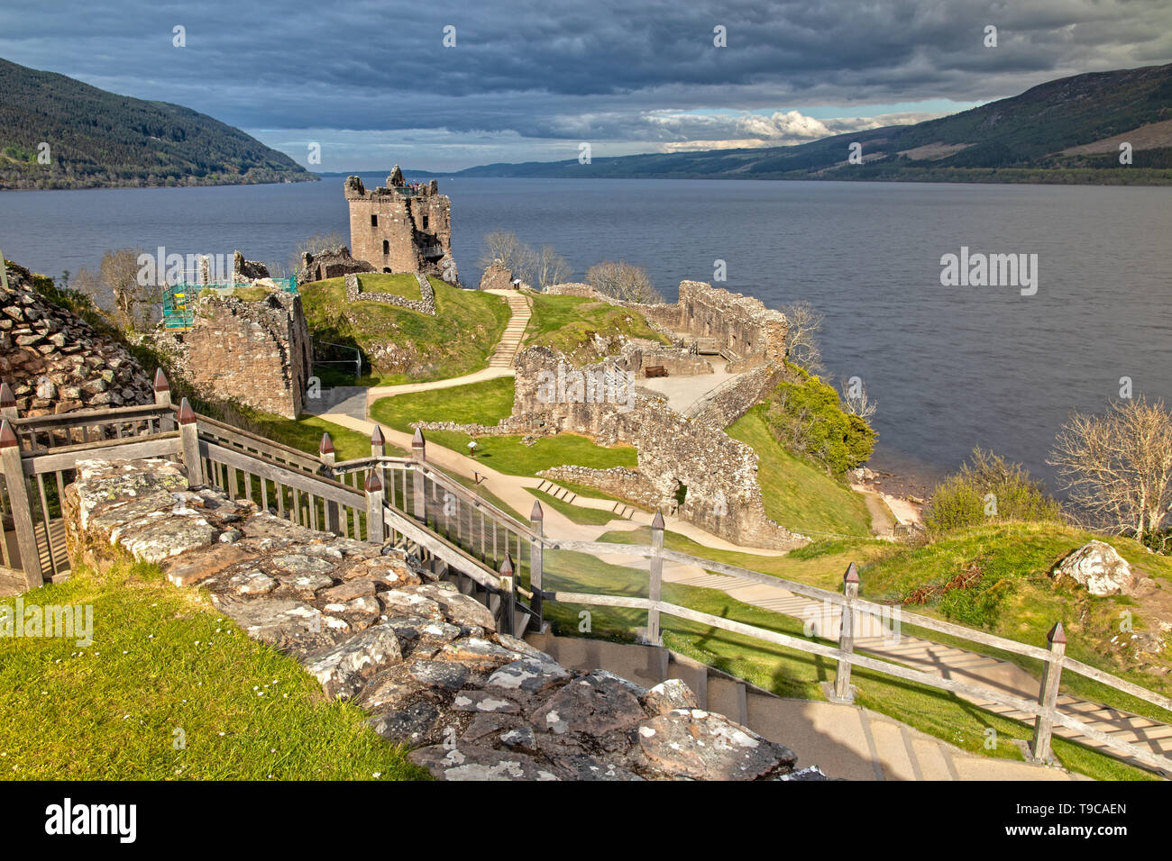 Urquhart Castle e Loch Ness in Scozia Foto Stock