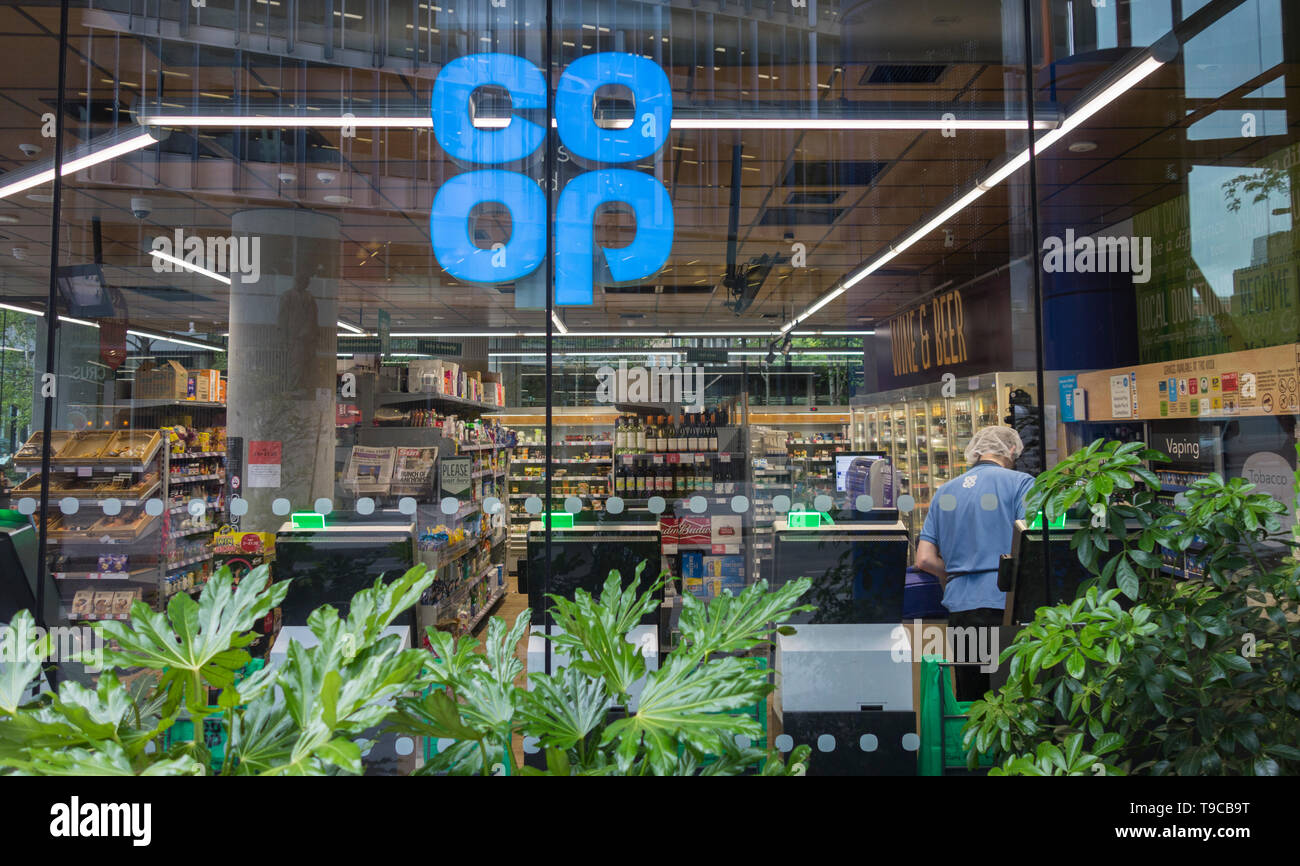 Co-Op Food Store, Sumner Street, Londra, SE1, Inghilterra, REGNO UNITO Foto Stock