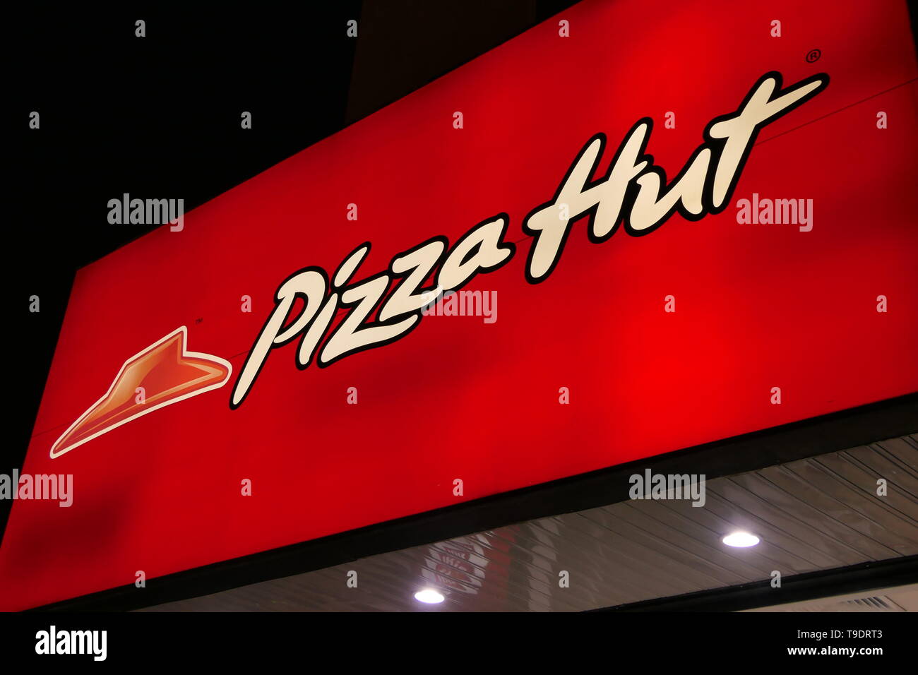 RIYADH, Arabia Saudita - 17 dicembre 2018: il Logo di american ristorante della catena Pizza Hut Foto Stock
