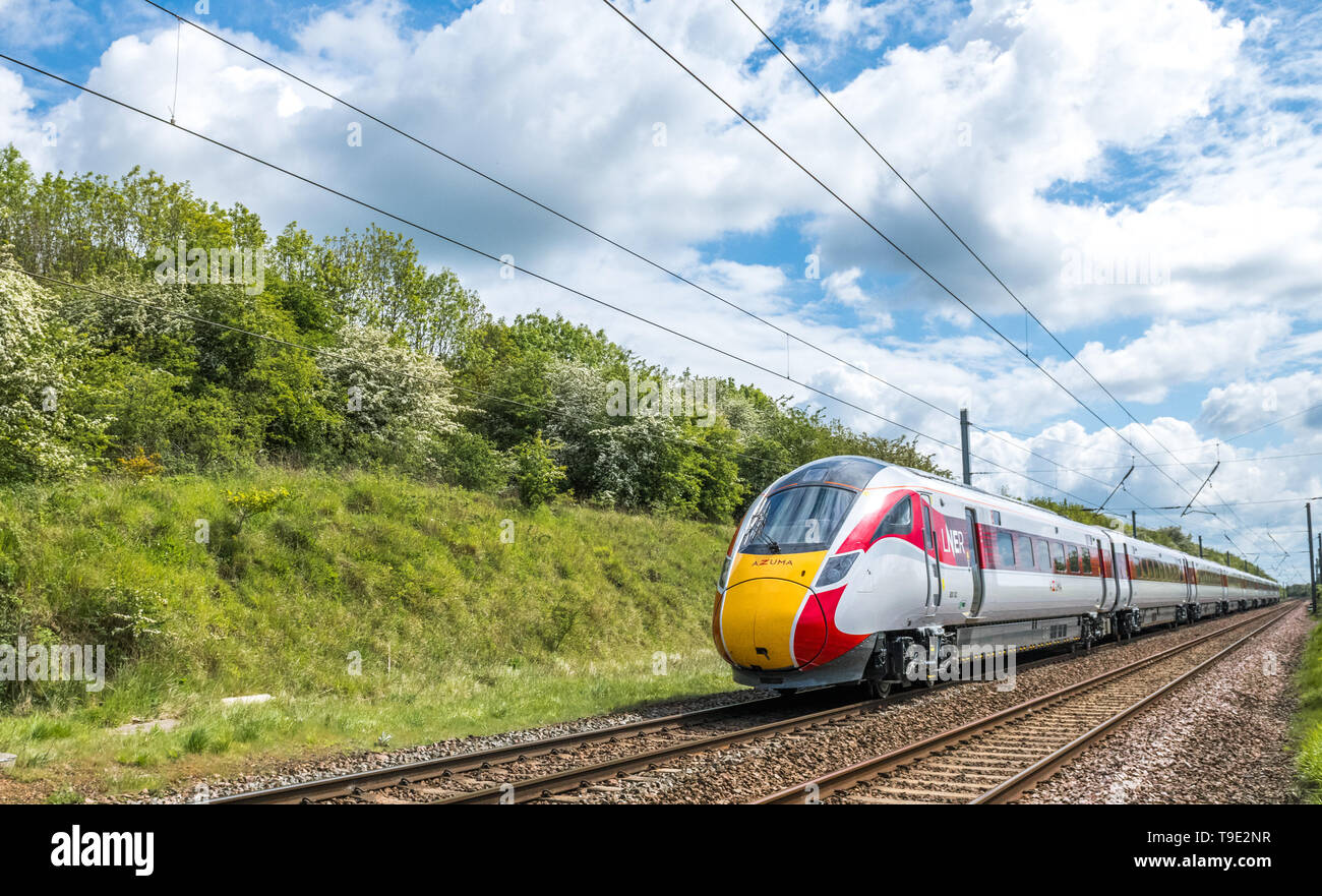 Il nuovo LNER Azuma treno elettrico operante sulla costa est Mainline, Inghilterra, Regno Unito. Foto Stock